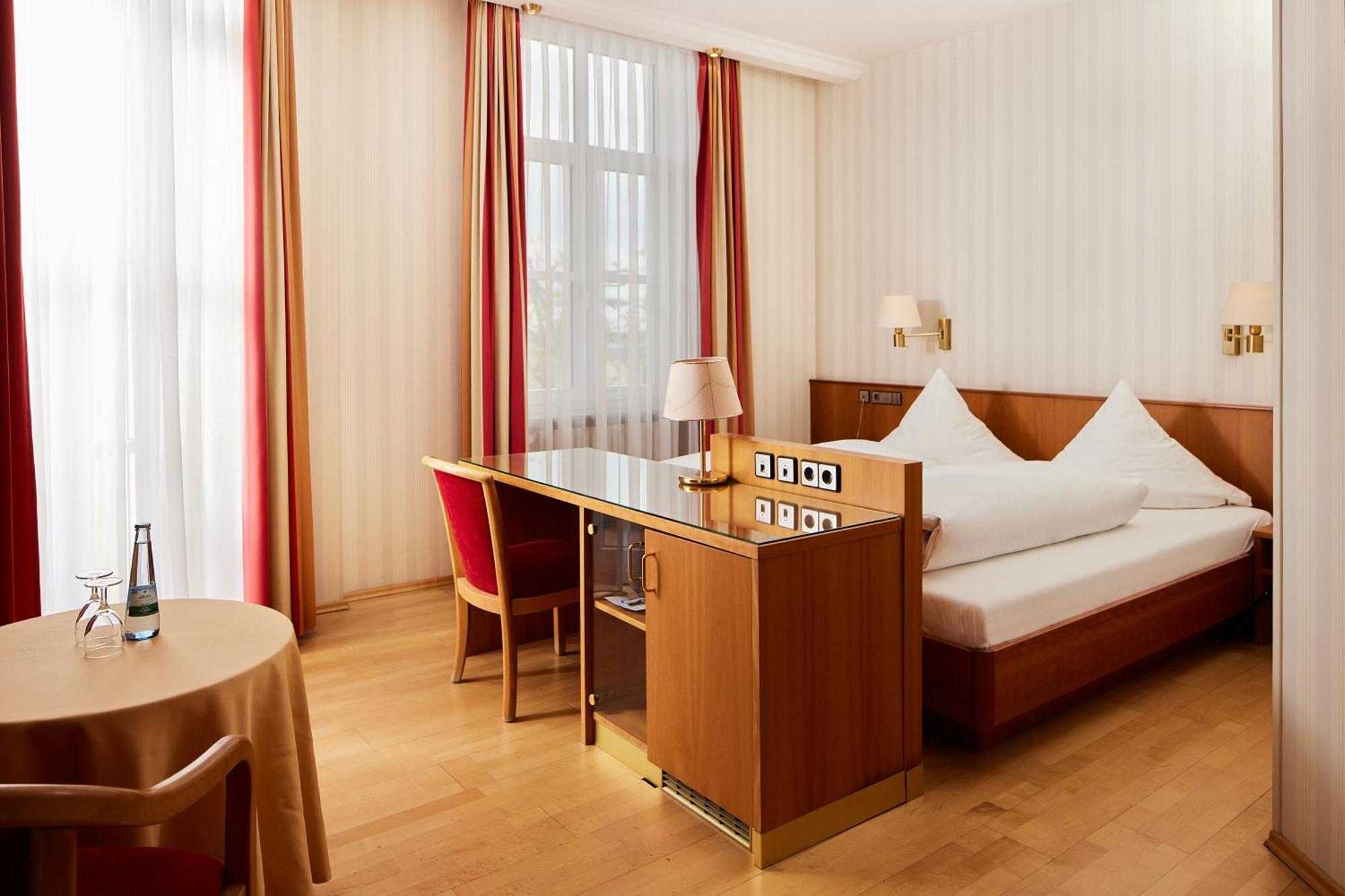 Hotel Zum Schiff Friburgo de Brisgovia Exterior foto