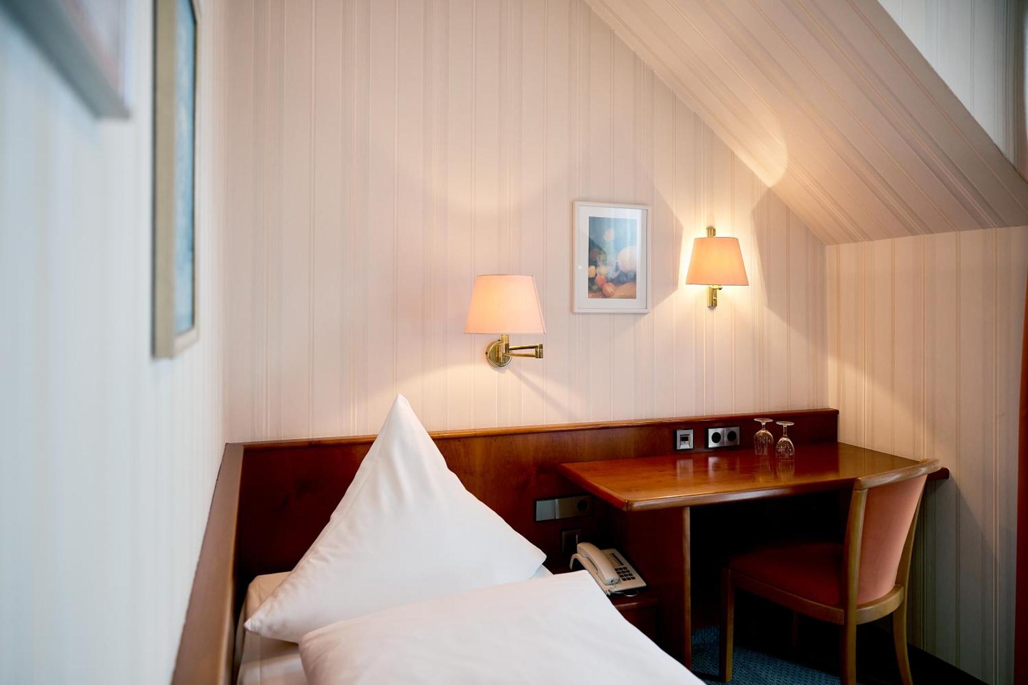Hotel Zum Schiff Friburgo de Brisgovia Habitación foto